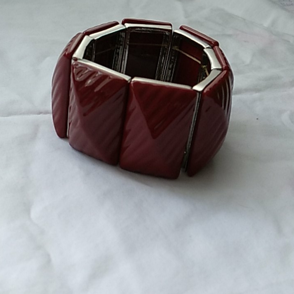Red Rectangular Stretch Bracelet - image 4